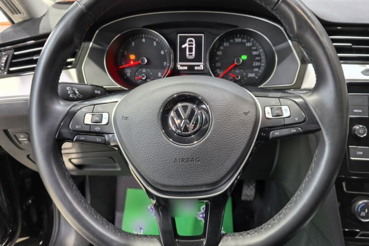 Used Volkswagen Magotan 2018 330TSI DSG Advanced Model
