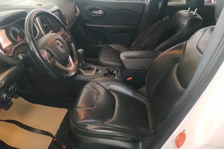 Used  Cherokee 2017 2.0L Superior Edition
