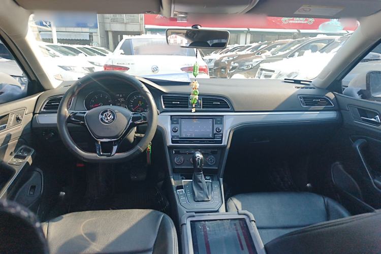 Used Volkswagen Lamando 2015 230TSI DSG Fashion Edition
