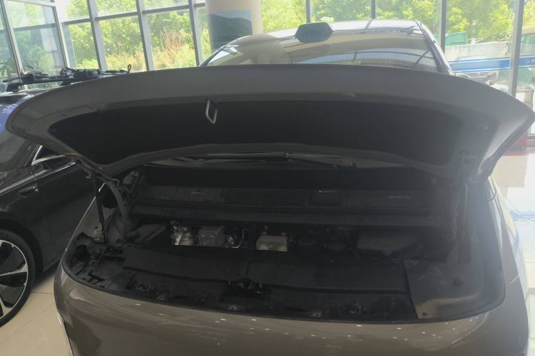 Used Li Auto MEGA 2024 Ultra Model
