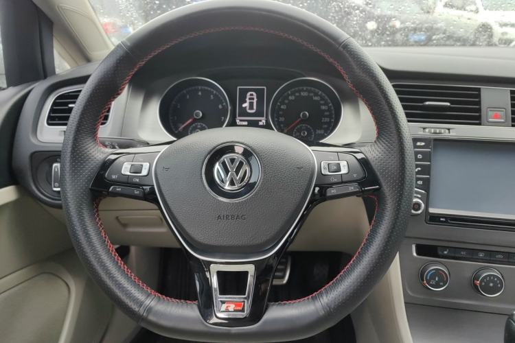 Used Volkswagen Golf 2016 230TSI Automatic Luxury Version
