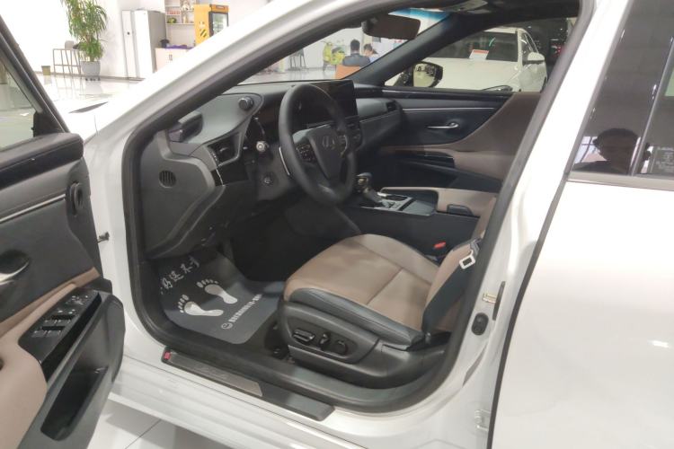 Used Lexus ES 2023 200 Excellence Edition
