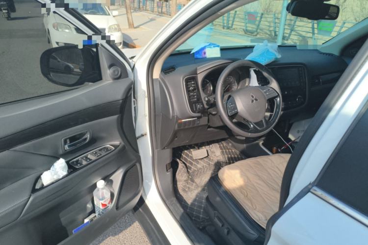 Used Mitsubishi Outlander 2019 2.4L 4x4 Zhi Xiang Edition 7 Seats China VI Standard