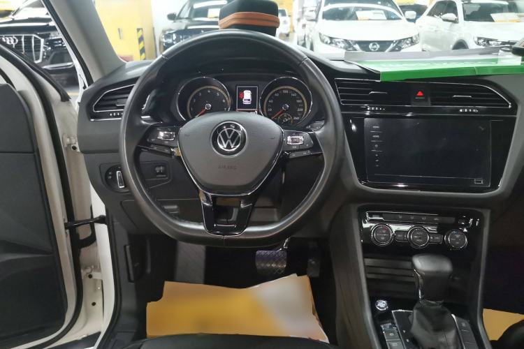 Used Volkswagen Tiguan L 2021 330TSI Automatic Two-Wheel Drive Smart Edition
