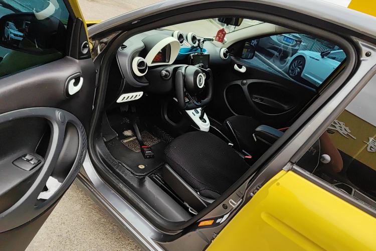 Used  forfour 2016 1.0L 52 kW Dynamic Edition
