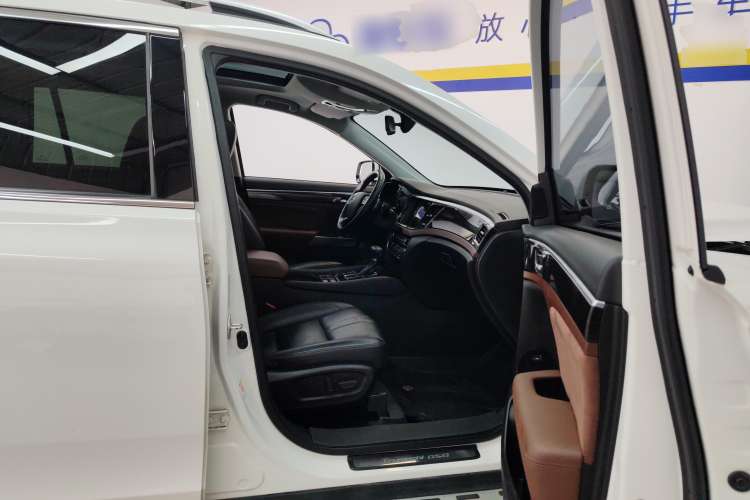 Used GAC Trumpchi GS8 2017 320T Two-Wheel Drive Luxury Smart Connectivity Version (7 Seats)
