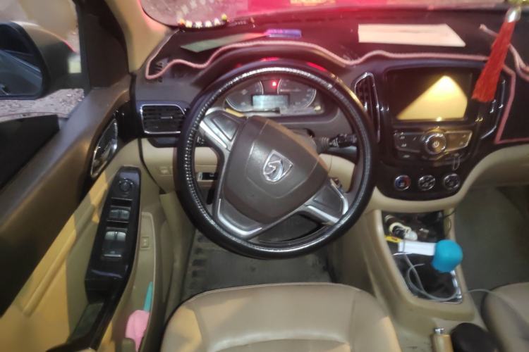 Used Baojun 730 2014 1.5L manual Comfort ESP version 7 seats
