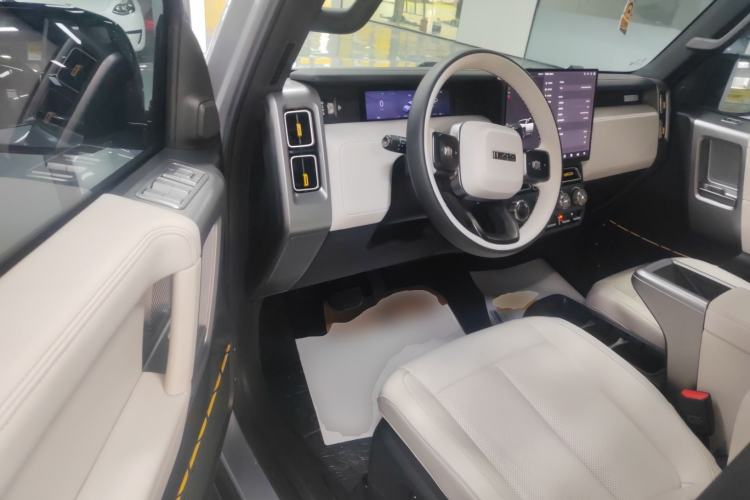 Used  V23 2025 401 Two-Wheel Drive Intelligent Driving Version
