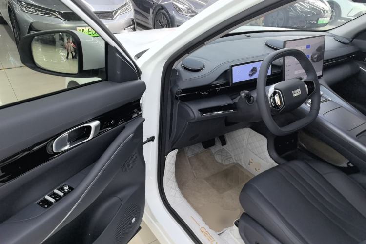 Used  E5 2024 440km Launch Edition
