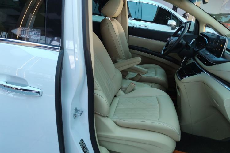 Used Buick GL8 2023 Land Executive Class 652T Luxury Model
