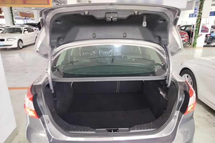 Used Ford Focus 2012 Sedan 1.6L Automatic Fashion Edition
