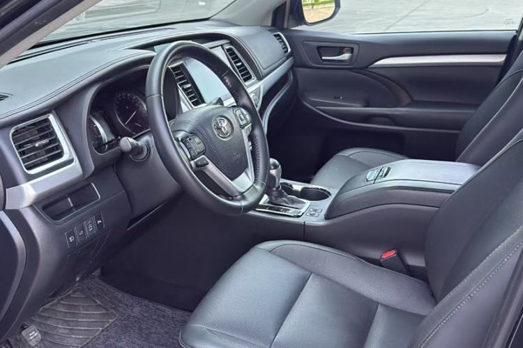 Used Toyota Highlander 2018 2.0T Four-Wheel Drive Prestige Version 7 Seats China VI Standard
