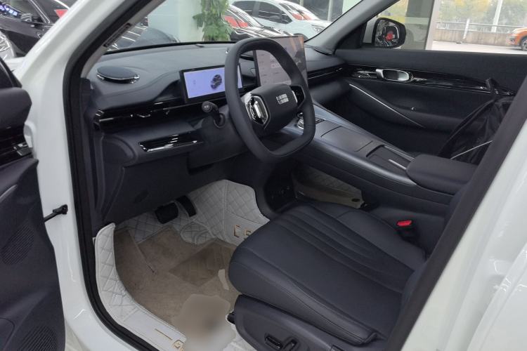 Used  E5 2024 440km Launch Edition
