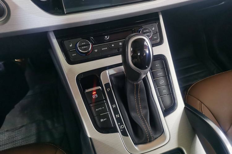 Used Geely Auto Emgrand X7 Sport 2016 1.8TD Automatic ZhiZun Version
