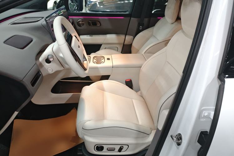 Used Li Auto Li Auto i6 2025 Model Two-Wheel-Drive Standard Type
