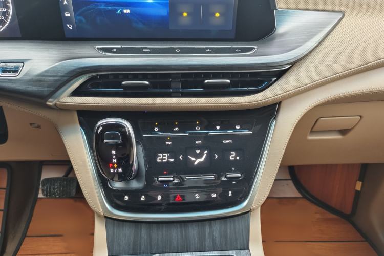 Used Buick GL8 2020 ES Land Cruiser 653T Luxury Edition
