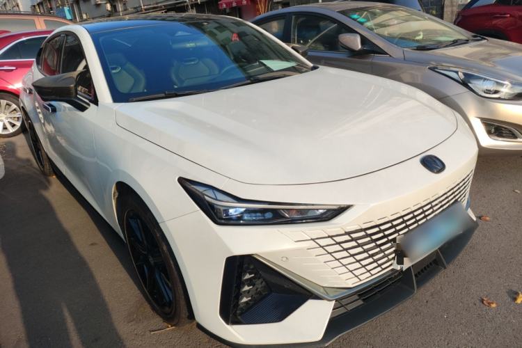 Used Changan UNI-V 2023 1.5T Prestige Model
