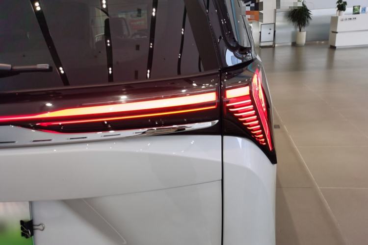 Used Buick GL8 New Energy 2024 Lu Zun Luxury Edition 7-Seater
