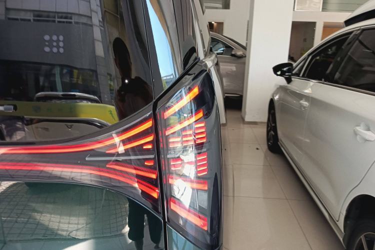 Used  LEVC L380 2024 140-Degree 6-Seater All-Wheel-Drive Ultra
