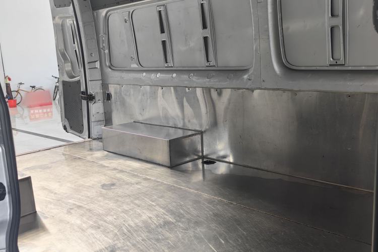 Used Foton Toano 2024 Tuyano Pro Van 2.5T Manual Rear-Wheel Drive Extended Wheelbase with Ultra-High Roof Dual Rear Tires 3-Seater Configuration