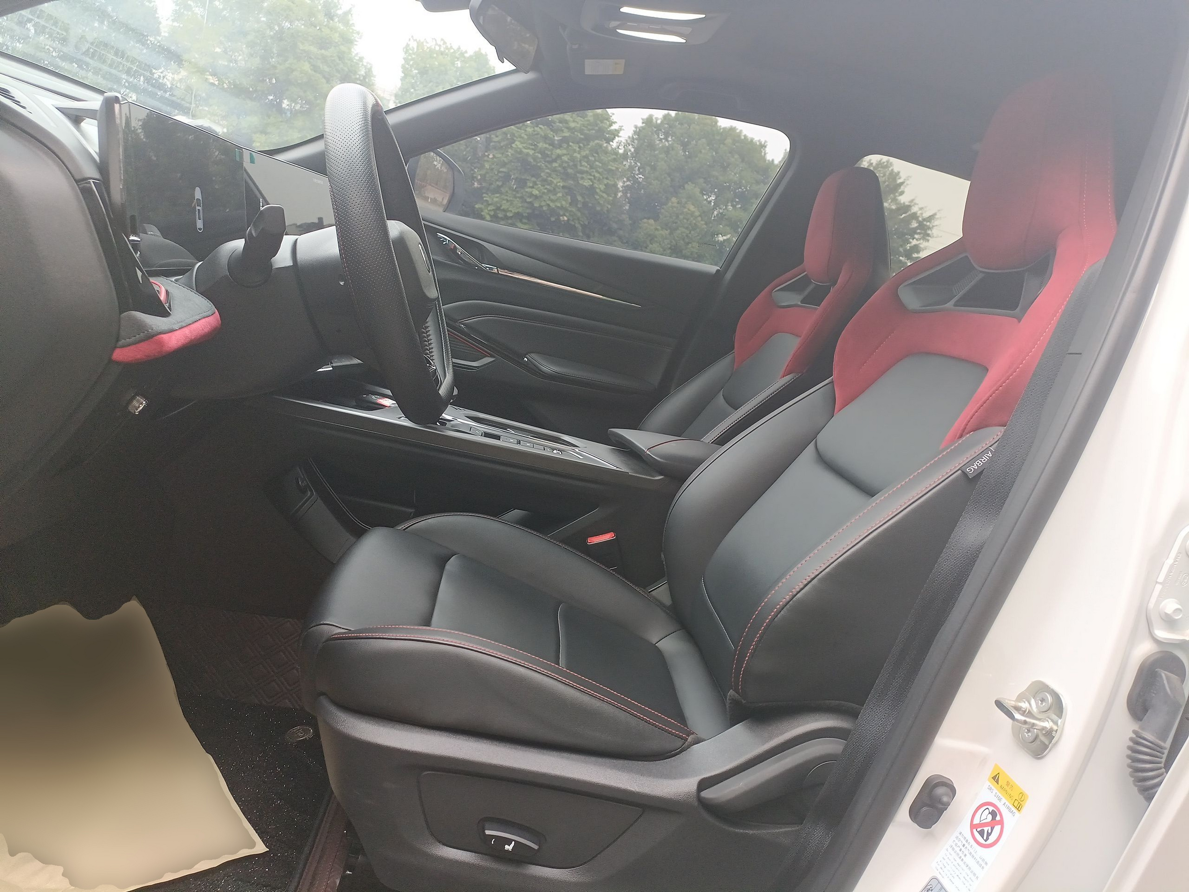 Переднее сиденье в автомобиле