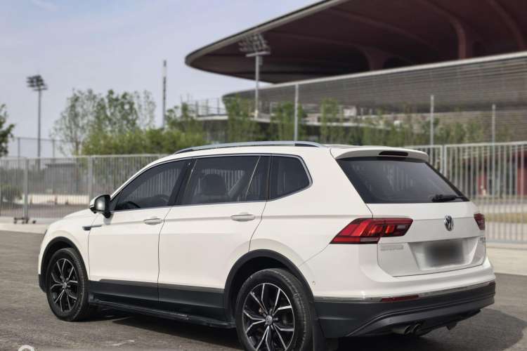 Used Volkswagen Tiguan L 2019 330TSI Automatic Two-Wheel Drive Smart Luxury Version China VI Standard
