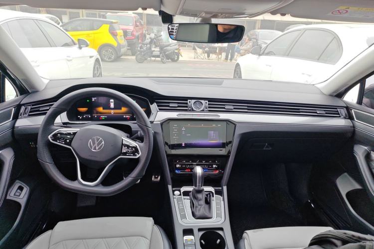 Used Volkswagen Magotan 2023 2 Million Units Limited Edition 330TSI DSG Leading Version
