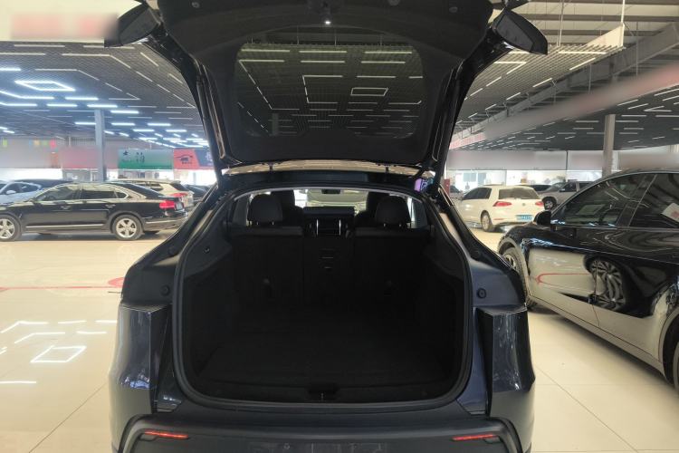 Used Tesla Model Y 2025 Rear-Wheel-Drive Version
