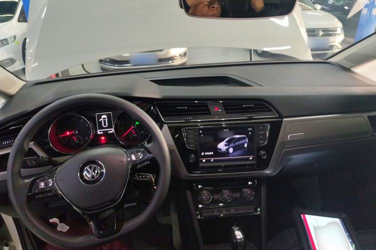 Used Volkswagen Touran 2018 Volkswagen Touran L 280TSI DSG Comfort Edition 7 Seats China VI Standard

