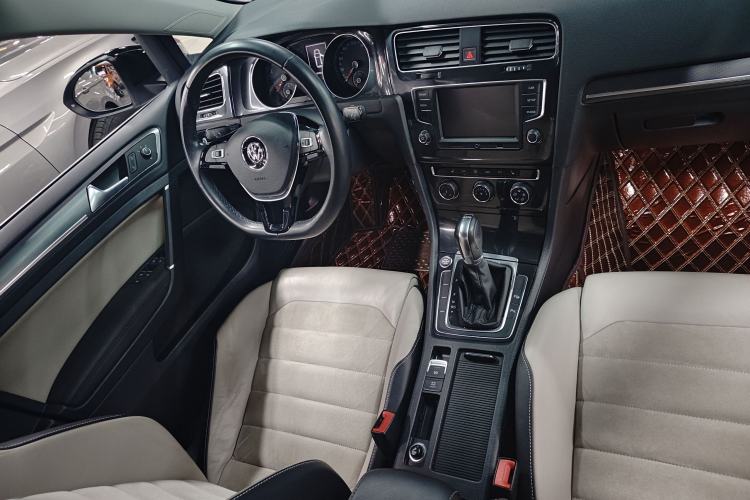 Used Volkswagen Golf 2017 230TSI Automatic Luxury Million-Vehicle Commemorative Edition
