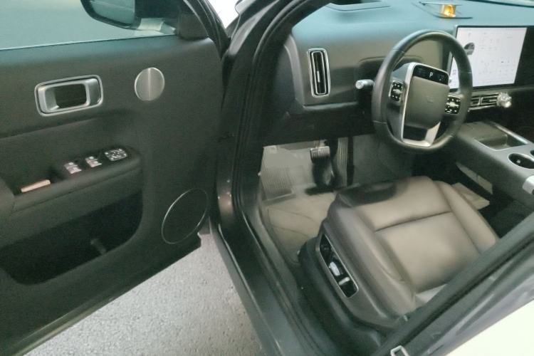 Used Li Auto L8 2023 Pro Model
