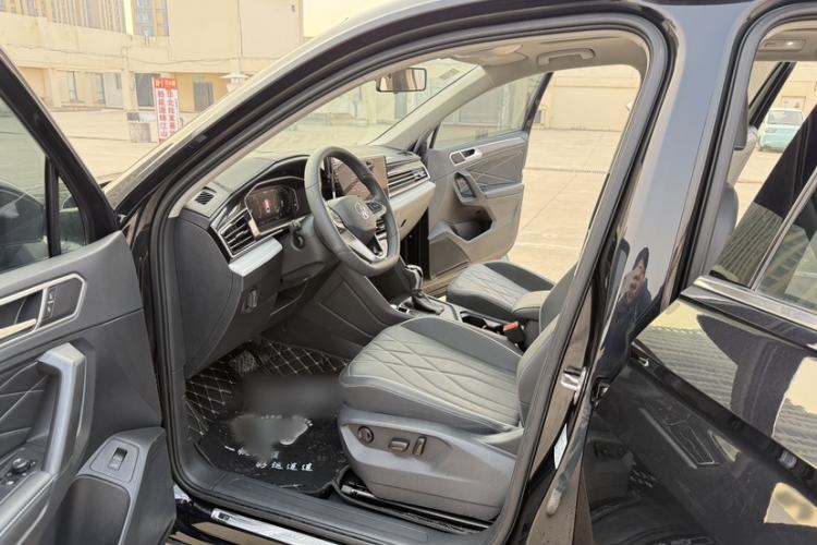 Used Volkswagen Tiguan L 2024 Outstanding Model 300TSI Automatic Two-Wheel Drive Longteng Edition
