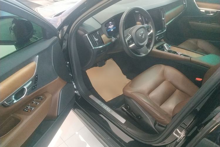 Used Volvo S90 2023 B5 Zhiyi Luxury Edition
