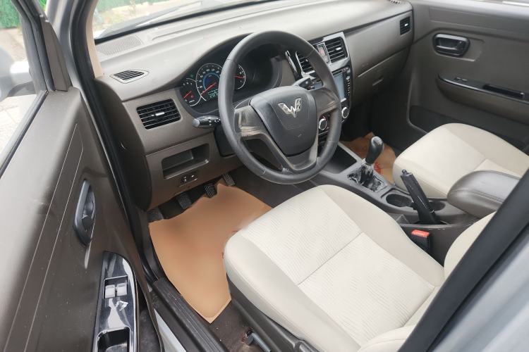 Used Wuling Rongguang V 2016 1.5L Standard Version
