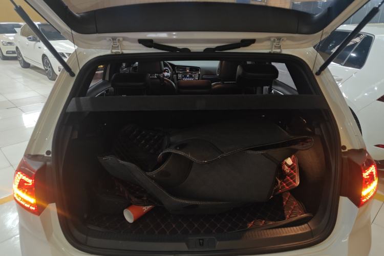 Used Volkswagen Golf 2017 280TSI Automatic R-Line Million-Vehicle Commemorative Edition
