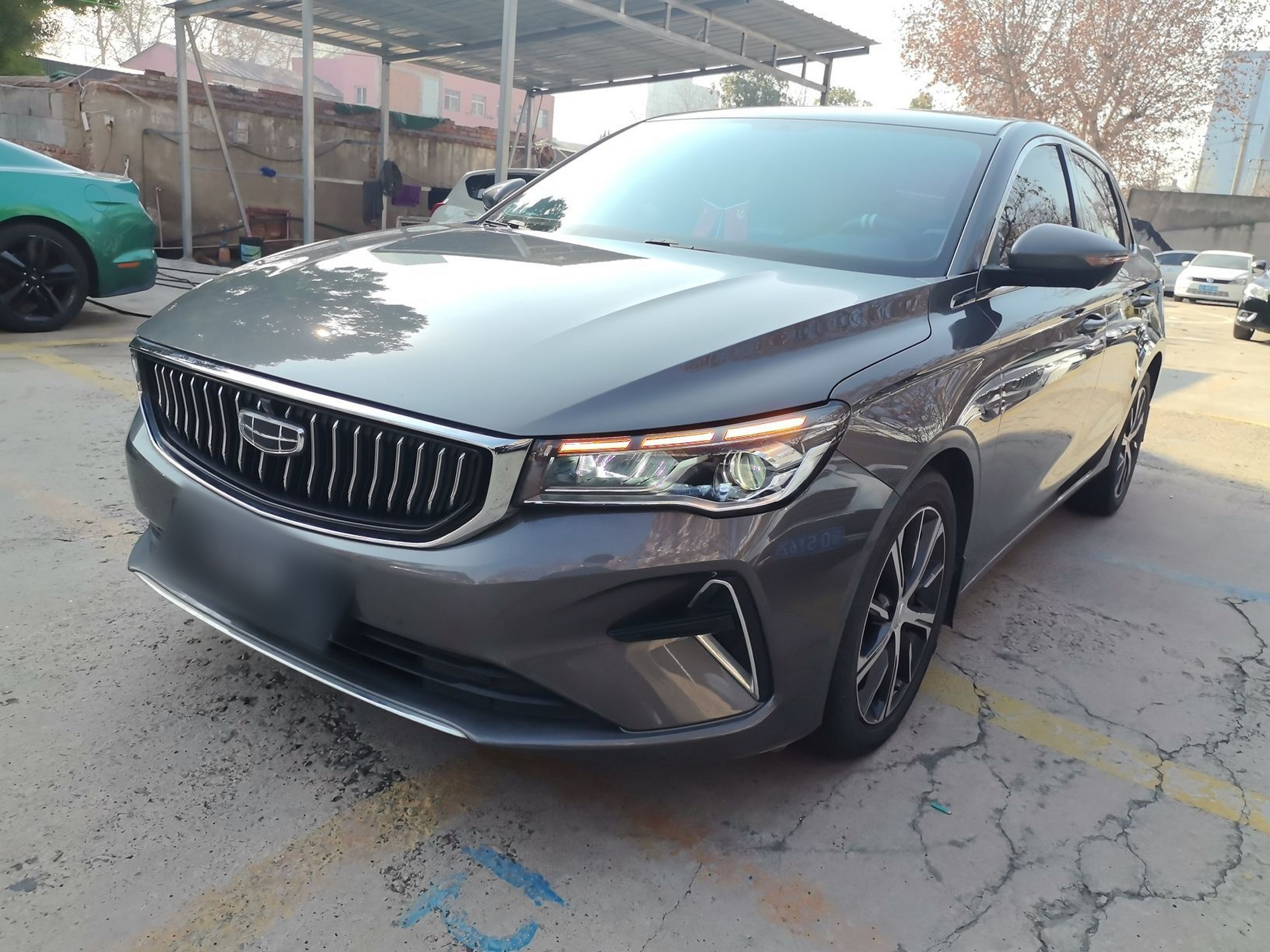 تحت مقدمة السيارة