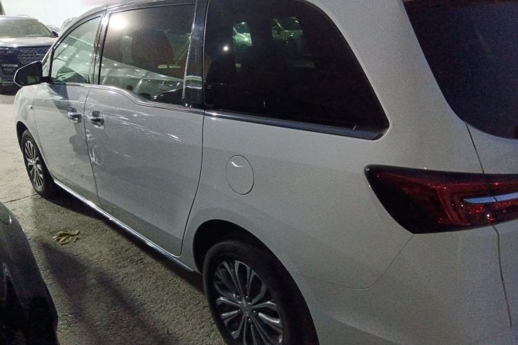 Used Buick GL8 2023 Facelifted Land Cruiser Executive Luxury Version
