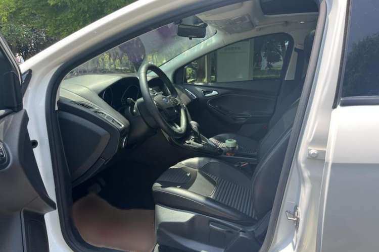 Used Ford Focus 2018 Hatchback Classic 1.6L Automatic Trendy SmartDrive Edition
