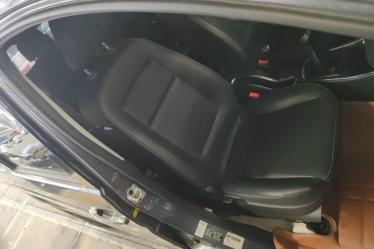 Used Jinbei Gold Hiace 2021 2.0L Passenger Van Travel Lion 7-Seater