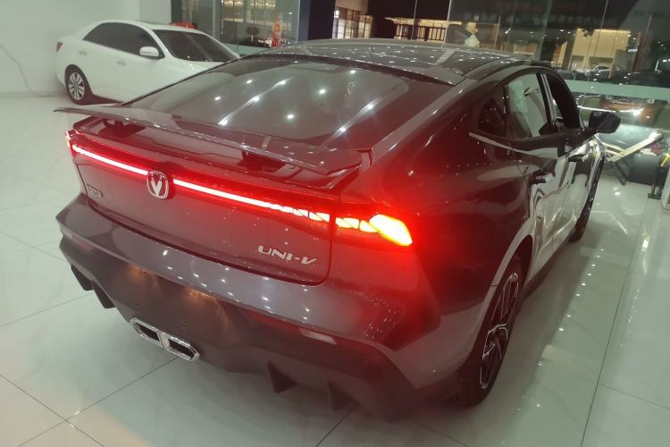 Used Changan UNI-V iDD 2024 Blue Whale Smart Electric iDD 136km ZhiKu Model
