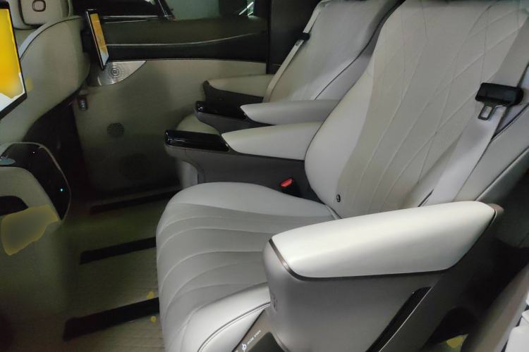 Used Denza D9 2022 DM-i 970 Four-Wheel Drive Flagship Model
