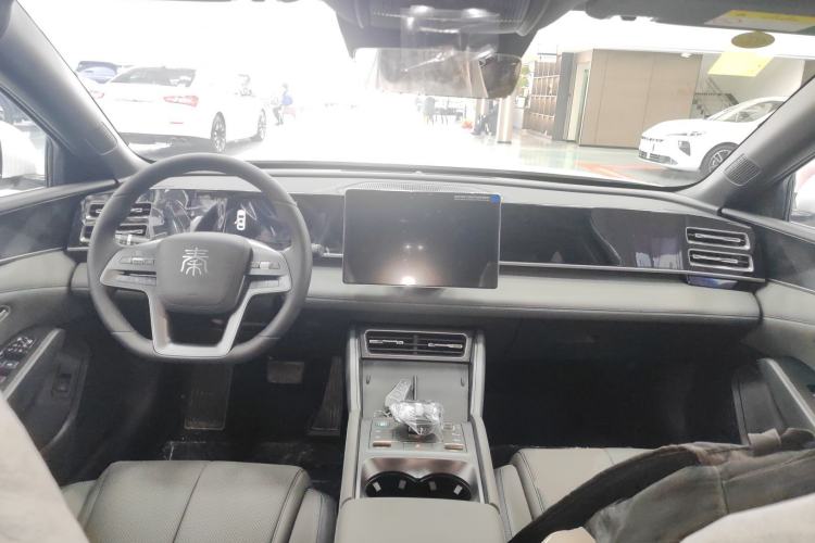 Used BYD Qin L 2025 DM-i Smart Drive 80KM Leading Model
