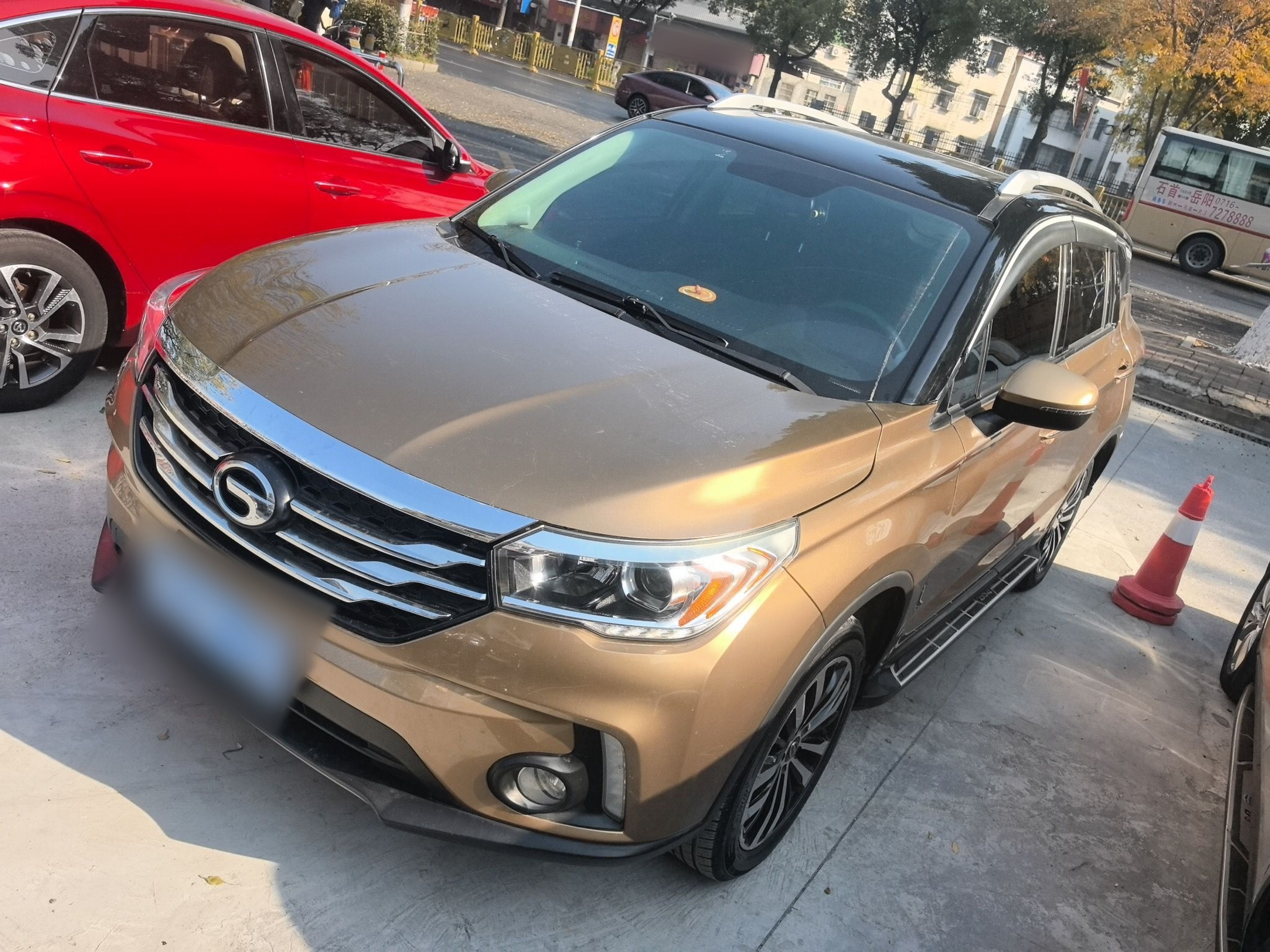 Под передней частью автомобиля