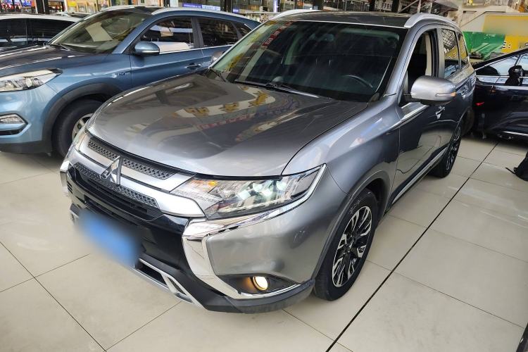 Used Mitsubishi Outlander 2019 2.4L 4x4 Zhi Xiang Edition 7 Seats China VI Standard