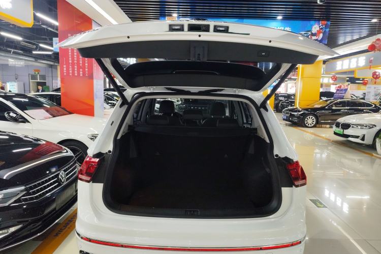 Used Volkswagen Tiguan L 2024 Outstanding Model 330TSI Automatic Two-Wheel Drive R-Line Dragon Glory Edition
