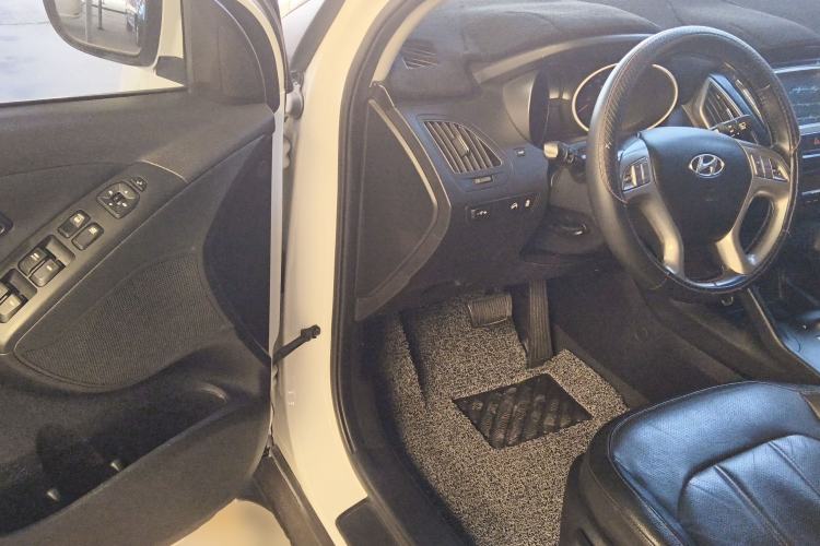 Used Hyundai ix35 2015 2.0L Automatic 2WD Smart Version China V Standard
