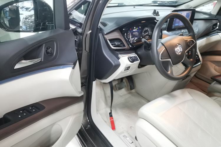 Used Buick GL8 2023 Land Executive Class Comfort Model
