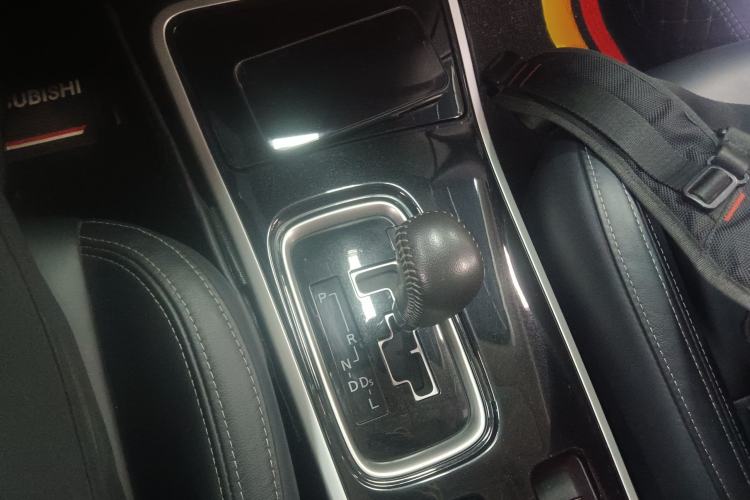 Used Mitsubishi Outlander 2019 2.0L Two-Wheel Drive Comfort Edition 5 Seats China VI Standard