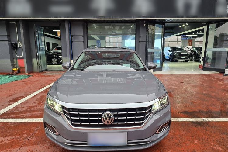 Used Volkswagen Passat 2019 330TSI Luxury Edition China VI

