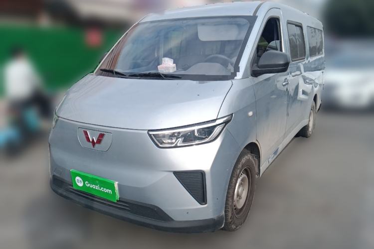 Used Wuling Yangguang 2024 300KM Comfort Version Passenger Van 75kW